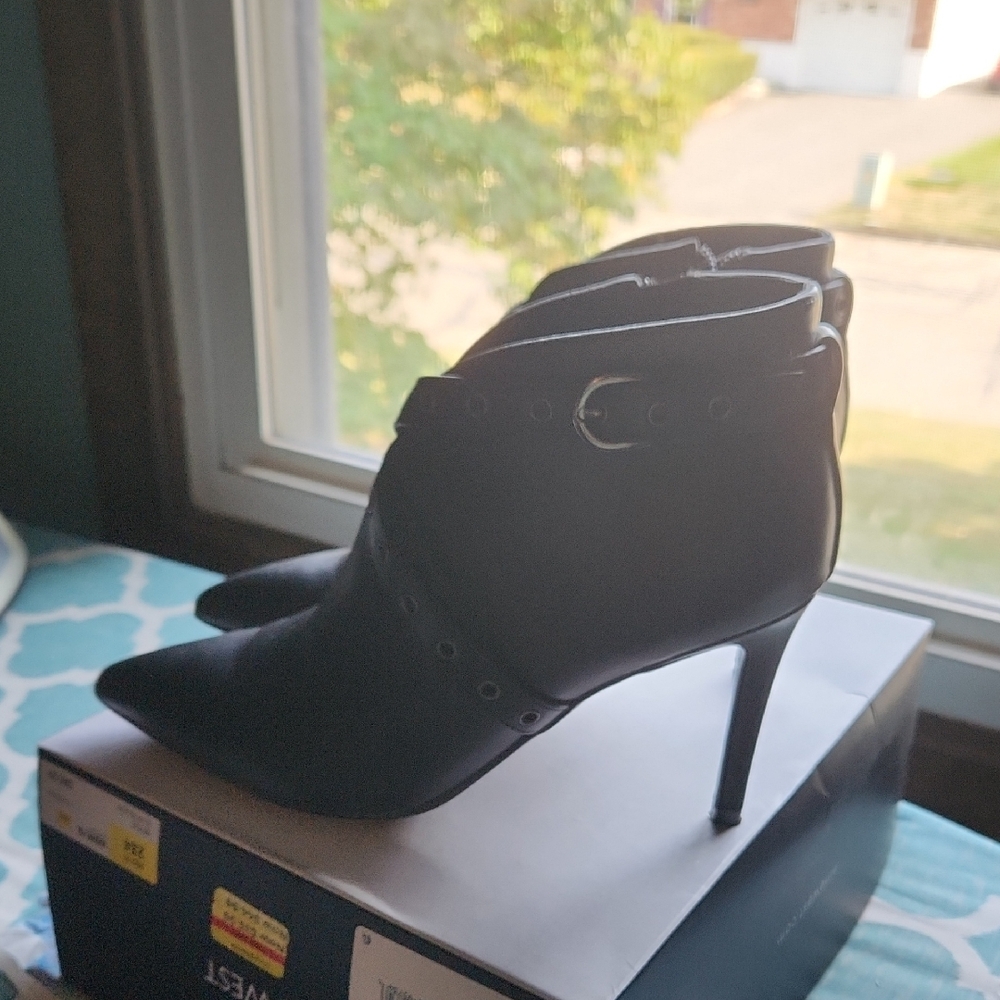 Nine West Size 7. Black Heeled Boots for Women